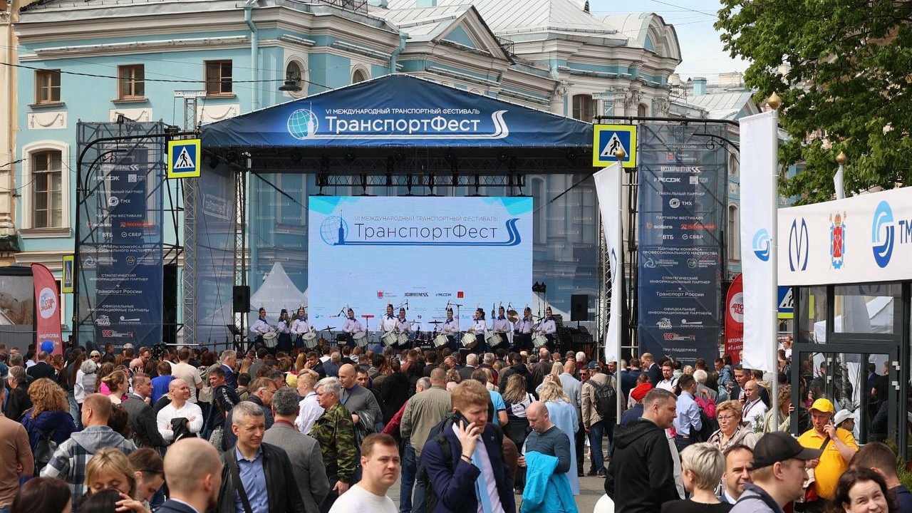 Более 70 единиц различного транспорта петербуржцам покажут на фестивале на Манежной площади