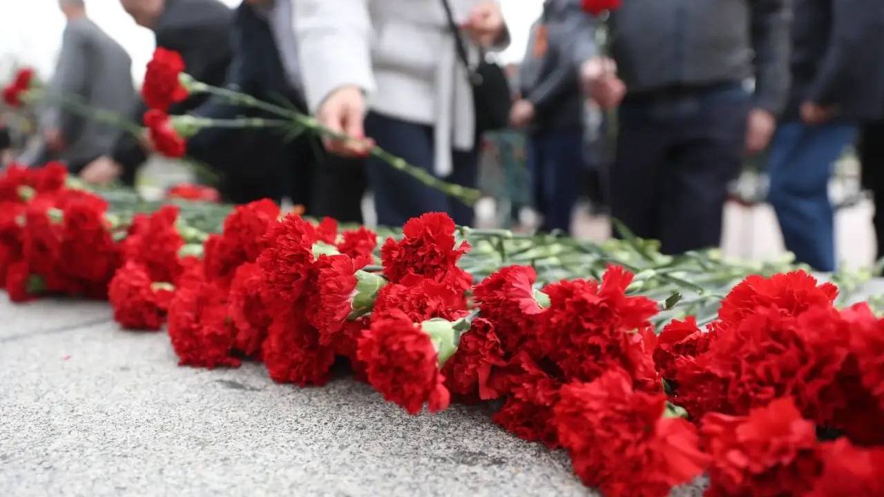 Петербургские транспортники почтили память защитников Ленинграда