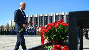 Глава комитета по транспорту почтил память защитников Ленинграда