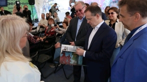 Сбер представил петербуржцам книгу «Древо жизни Петербурга. Люди, изменившие город»
