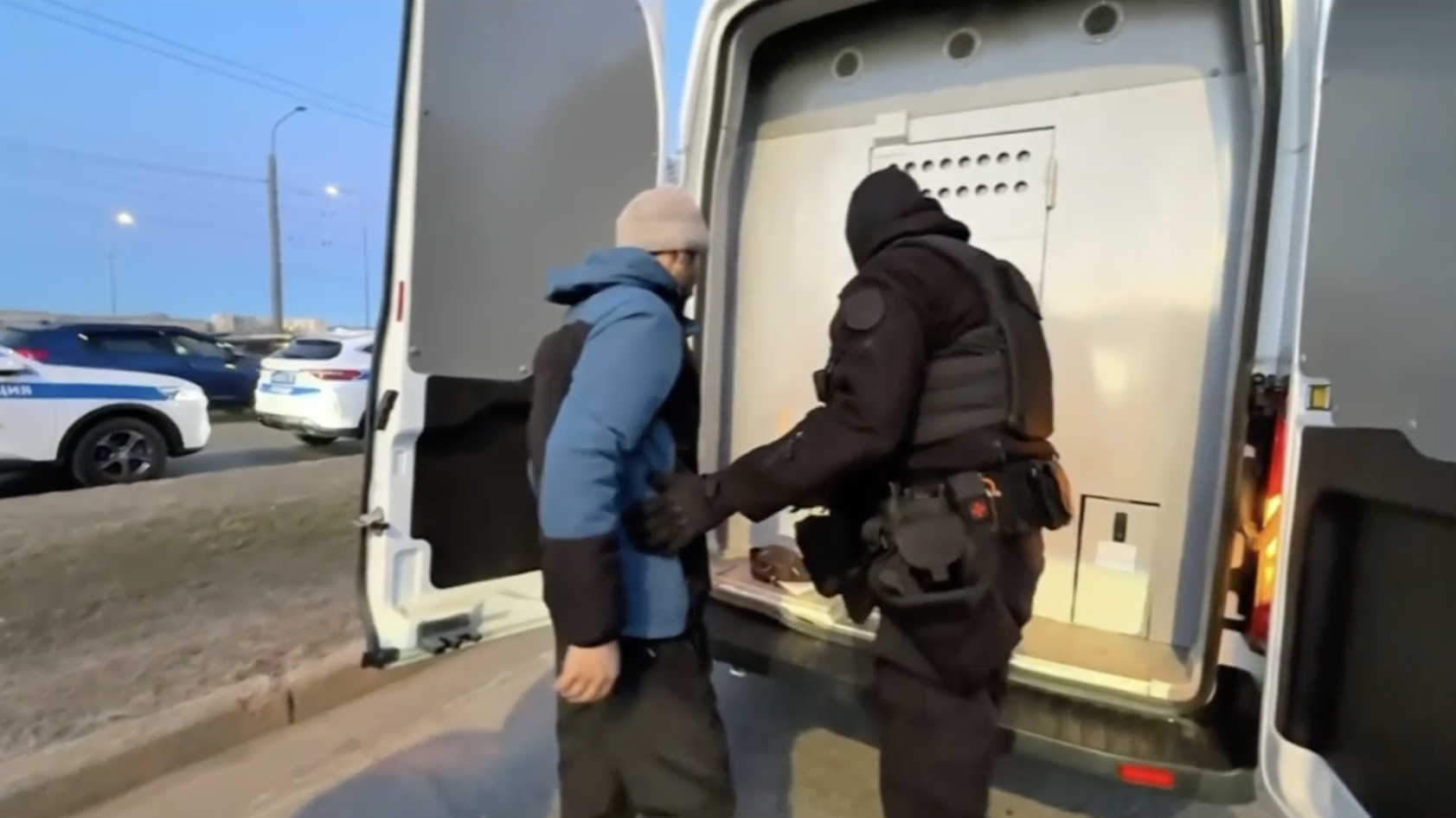 На стройках и предприятиях Петербурга зафиксировали 2 254 нарушений в сфере миграции: видео