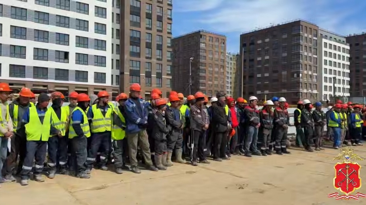 На стройках Петербурга и Ленобласти полиция задержала 24 мигранта-нелегала