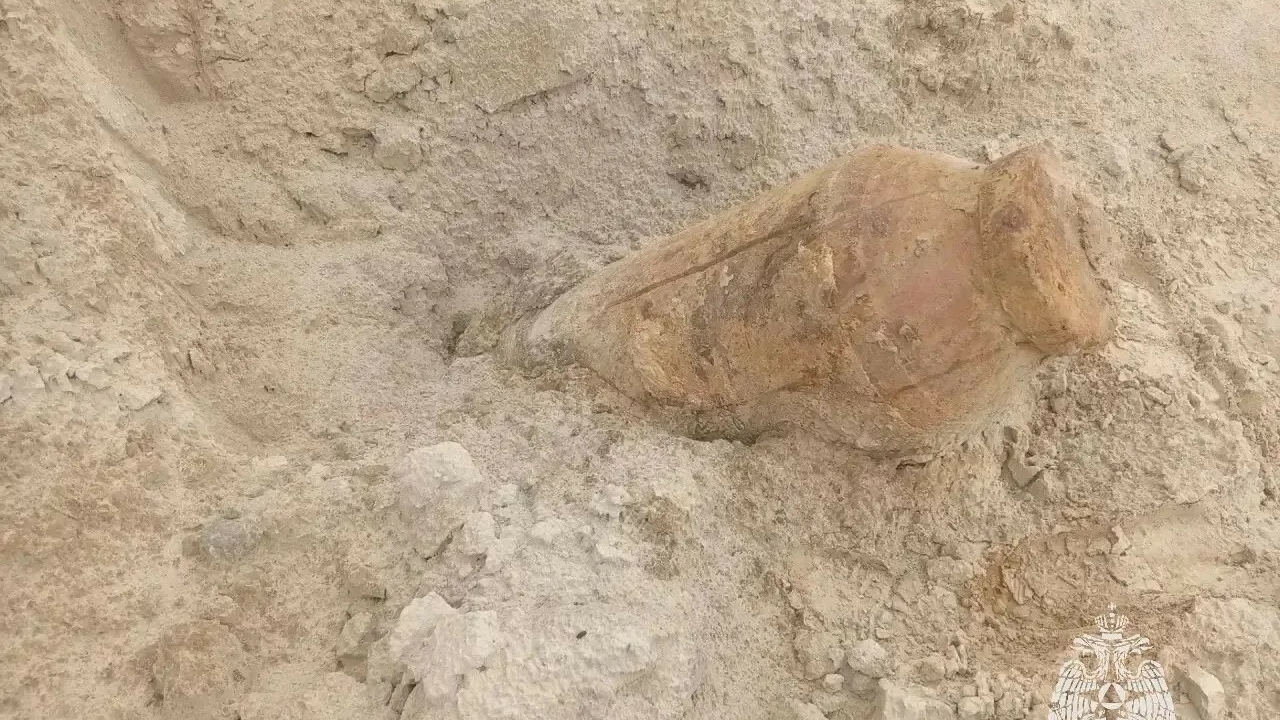 Взрывоопасный предмет весом 250 килограммов нашли в земле в Ленобласти