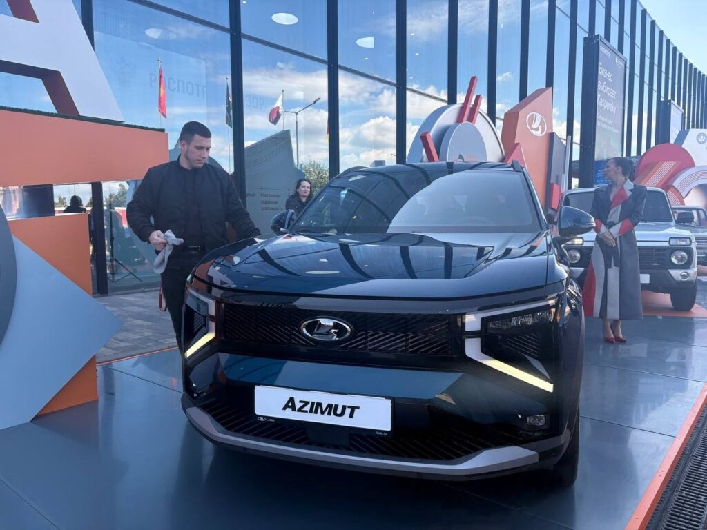 Lada Azimut на ПМЭФ-2026 — фото