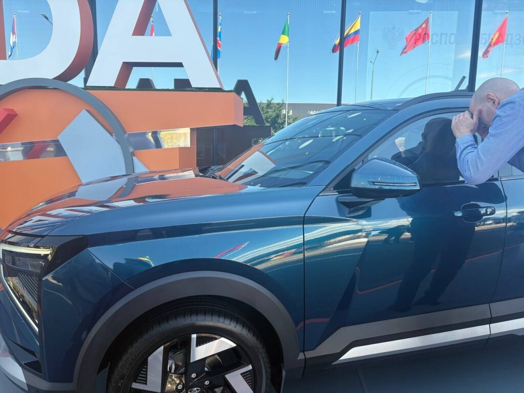 Lada Azimut на ПМЭФ-2026 — фото