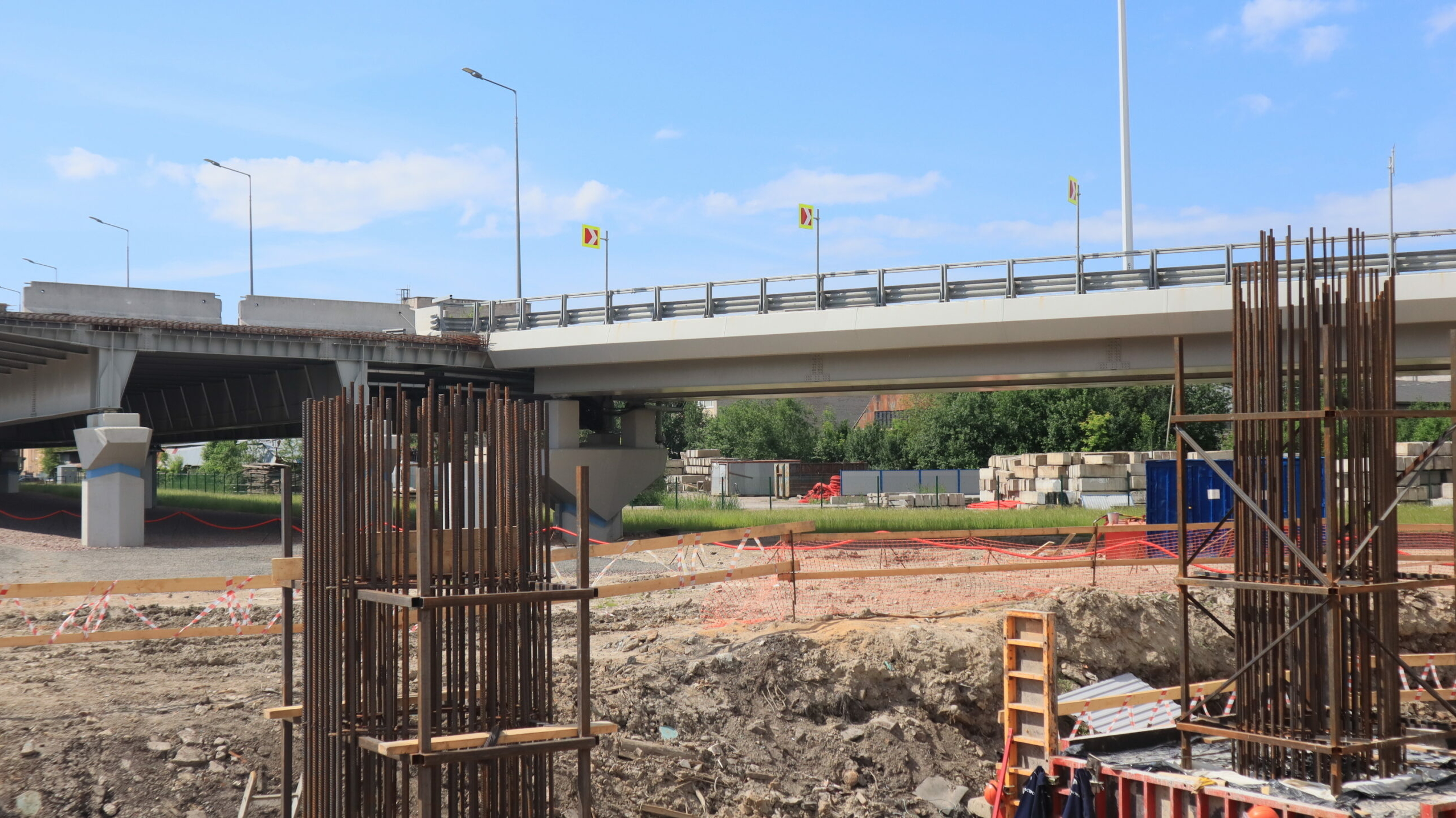 В Петербурге начали возводить опоры для эстакад второго этапа ШМСД