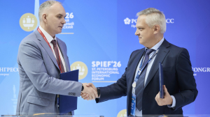 Правительство Петербурга и «Газпром нефть» договорились на ПМЭФ о расширении возможностей Единой карты петербуржца