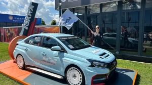 «АвтоВАЗ» начал проверку после видео с поврежденной Lada Largus в дилерском центре Петербурга