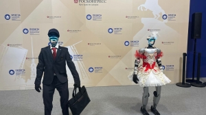 Робот-балерина послала воздушные поцелуи гостям ПМЭФ-2026