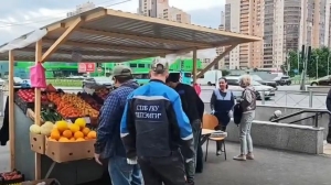 Почти 260 кг фруктов изъяли у незаконных продавцов на северо-западе Петербурга