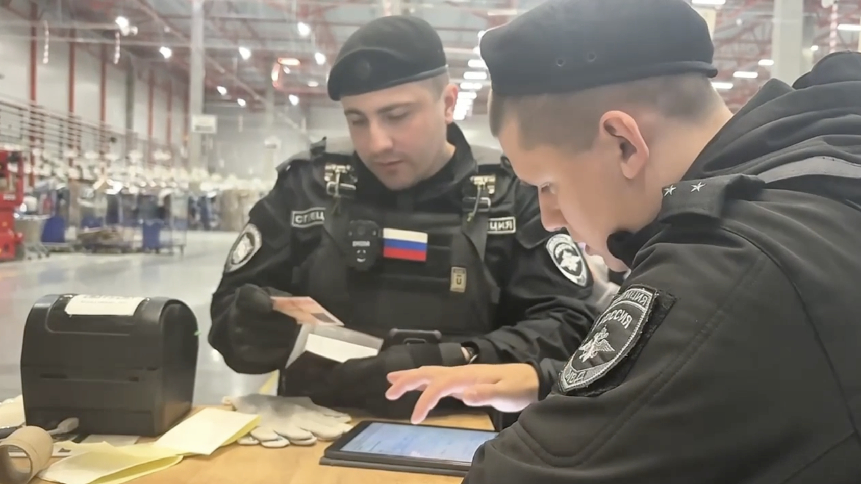 В поисках нелегалов полиция проверила 156 рабочих склада и завода на Волхонском шоссе
