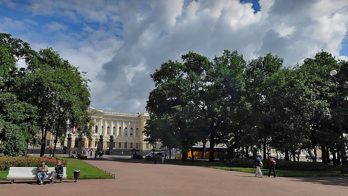 В Михайловском сквере петербуржцы высадили «российские регионы»