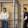 Хотел укрыть от «дождя»: суд Петербурга наказал пытавшегося украсть девочку мигранта