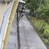 Приземлился на ноги: появилось видео падения подростка из окна детдома в Колпино