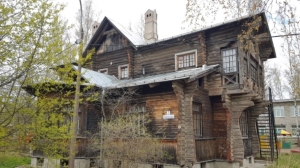 В Ломоносове продают исторический терем с участком за 28 млн