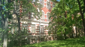 «Почта России» продает в Пушкине старинное здание с оградой за 228 млн