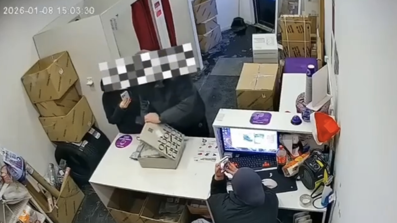Внесу в черный список! Сотрудницу Wildberries в Петербурге оштрафовали за оскорбление русских