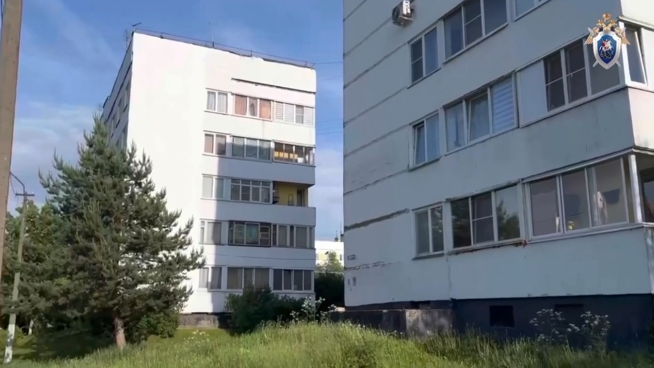 Девятилетний ребенок выпал из окна в поселке Синявино. Возбуждено уголовное дело