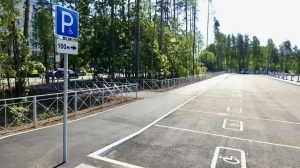 Власти Петербурга открыли большую парковку у онкоцентров в Песочном — стартует пробный период