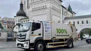 Электрические мусоровозы вышли на маршруты в центре Петербурга