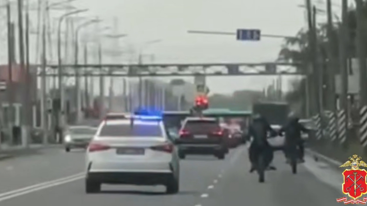 В Петербурге юные гонщики на питбайках попали в ДТП, скрываясь от полиции