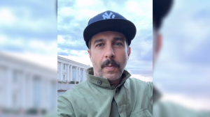 «Как мне дороги ленинградские вечера…» Иван Ургант показал кадры отдыха с семьей в Петербурге