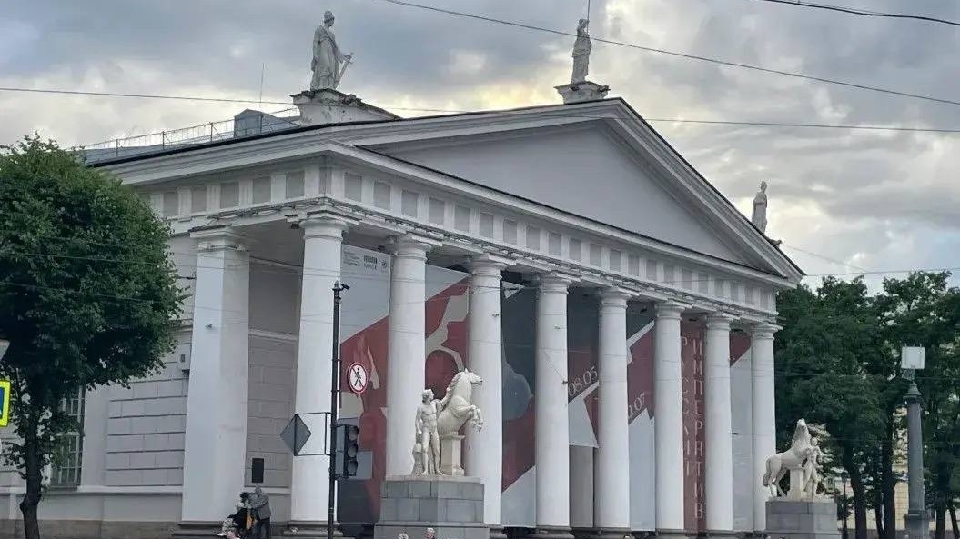 У Манежа стартует реставрация диоскуров, укрощающих коней