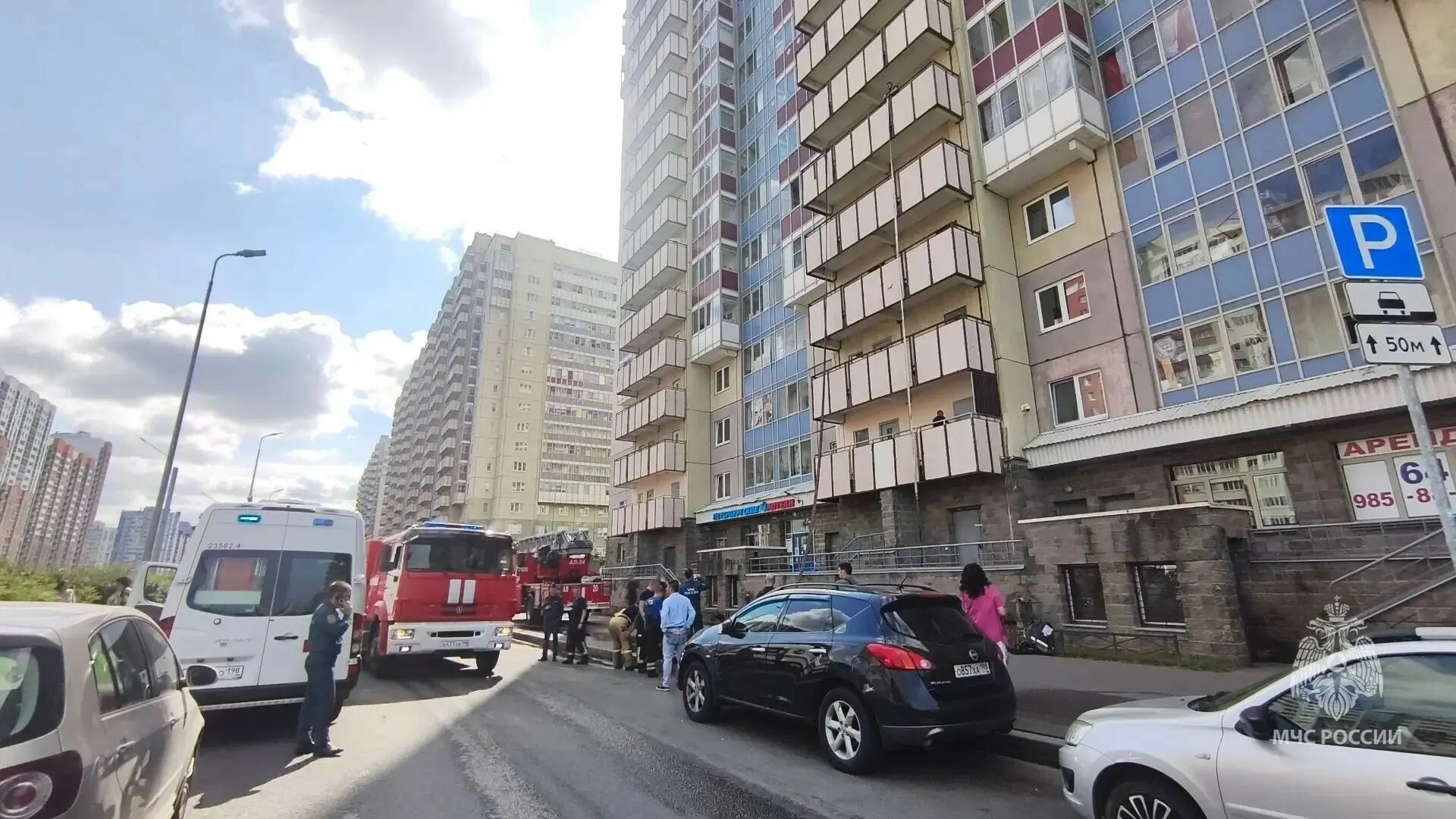 На Ленинском эвакуировали 10 жильцов из-за пожара в квартире — есть пострадавший