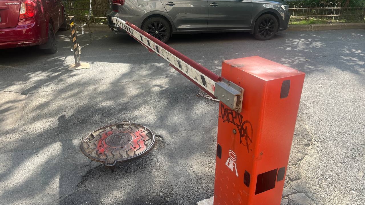 В Петербурге начал действовать упрощенный порядок установки шлагбаумов