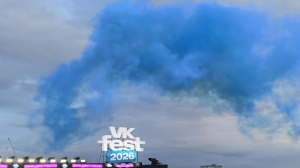 Непогода не помешала петербуржцам оторваться на VK Fest-2026: фоторепортаж