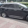 После ДТП с велосипедистом в кармане на Пискаревском у Kia Sorento лопнуло колесо: фото