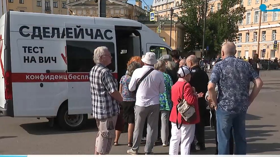 Возле «Сенной» петербуржцам предлагают бесплатно провериться на ВИЧ и гепатиты