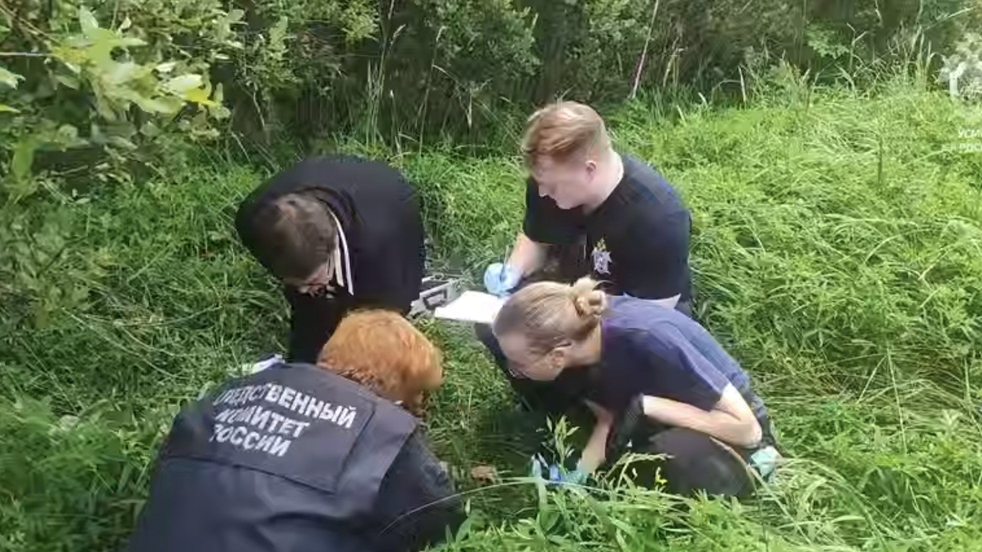 СК возбудил уголовку и показал видео с места убийства 12-летней девочки из Ленобласти