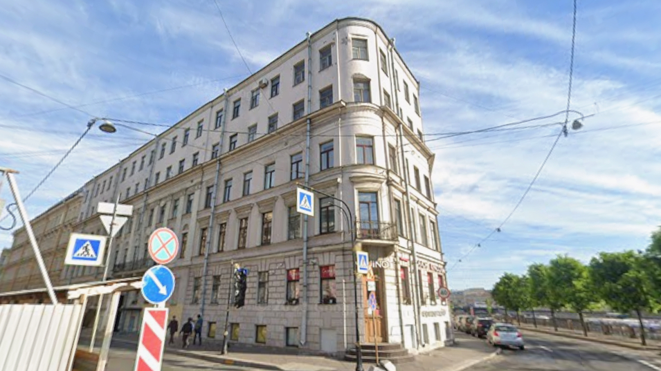 В театре Комиссаржевской в Петербурге загорелась сцена. Пожар с номером 2БИС потушен спустя час