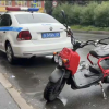 Перевозившего ребенка в передней части мопеда отца задержали на Петроградке