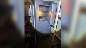 Сотрудница обокрала почту в Кингисеппе на 470 тысяч рублей, отвлекая полицию пожаром