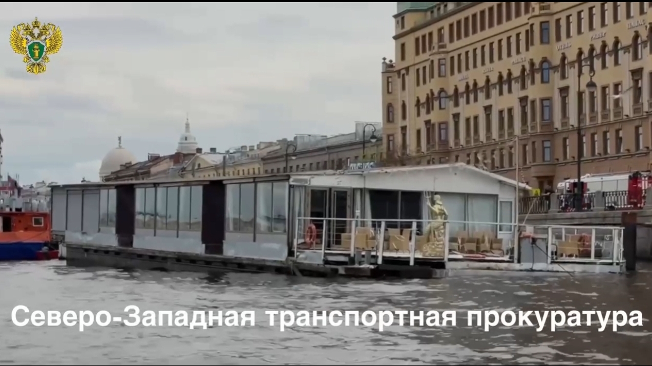 Плавучий ресторан на Макарова начал тонуть. Пострадавших нет