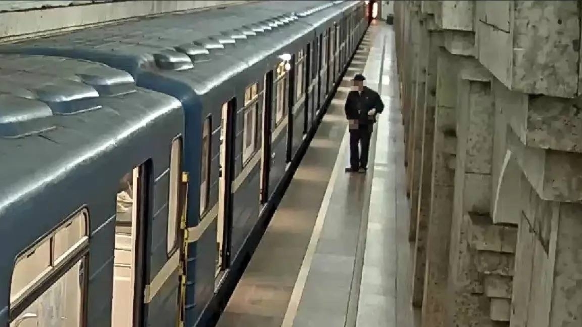 Онаниста-рецидивиста задержали на станции метро «Улица Дыбенко»: фото