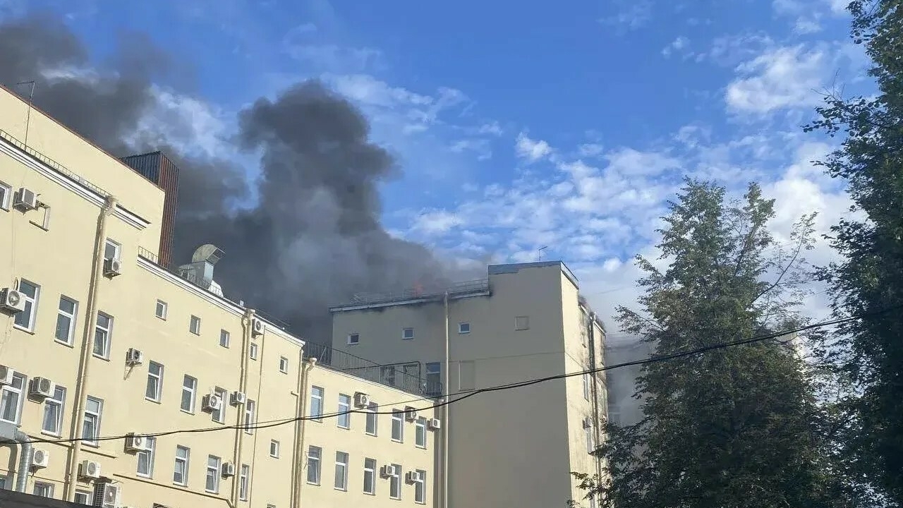 Тушение мощного пожара в ДК «Выборгский» контролирует прокуратура