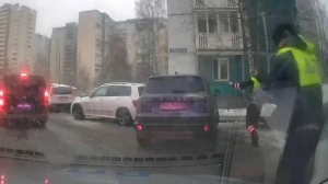 Петербуржца наказали за нетрезвое вождение без прав и наезд на полицейского во время погони
