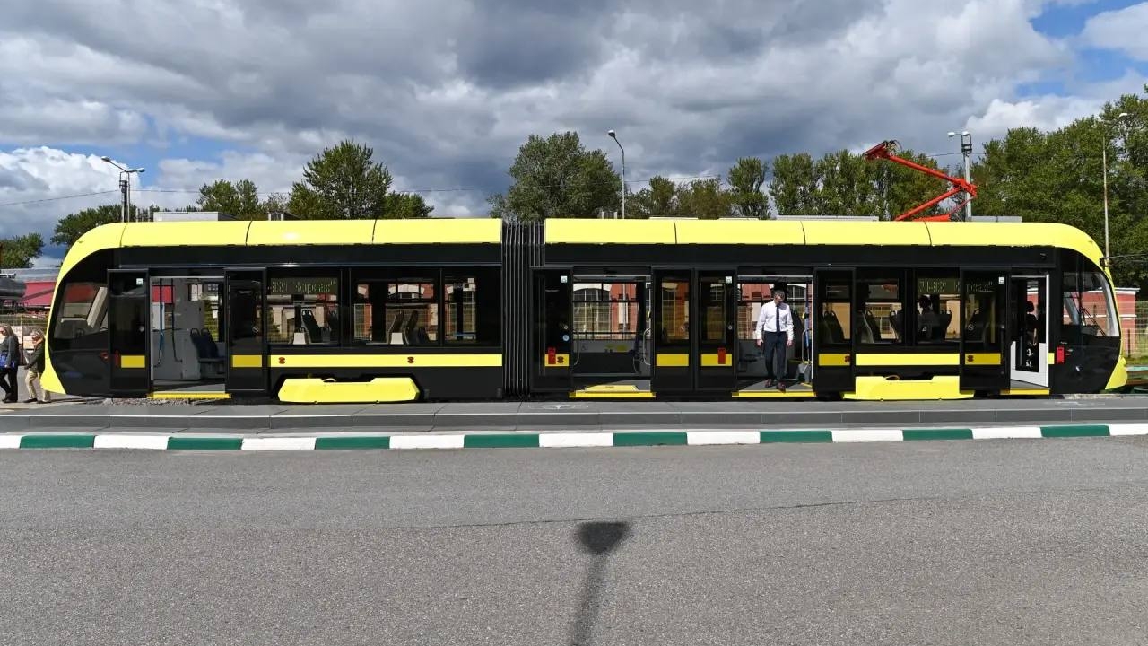 В Санкт-Петербурге на Невском заводе представили обновленную версию вагона «Корсар»
