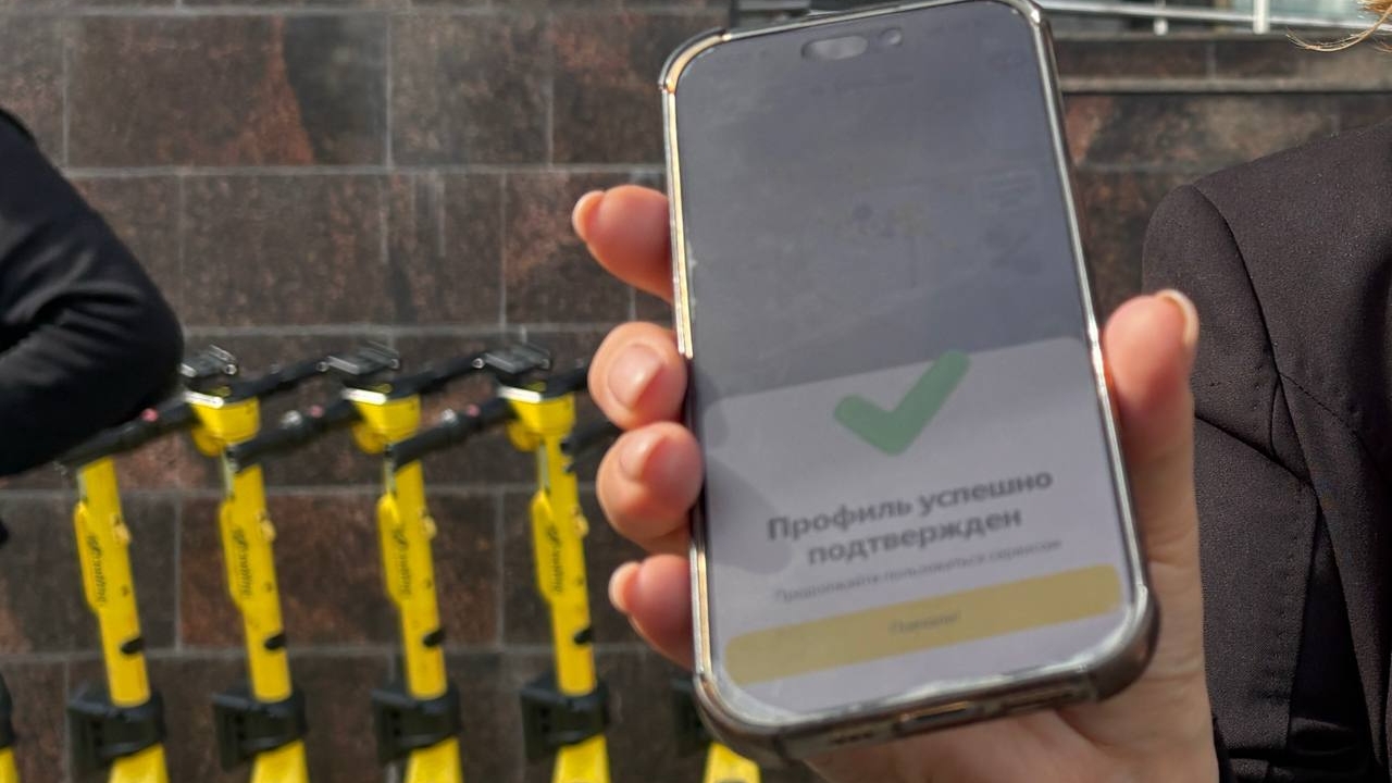 Петербургские самокатчики уже начали арендовывать СИМ через «Госуслуги»