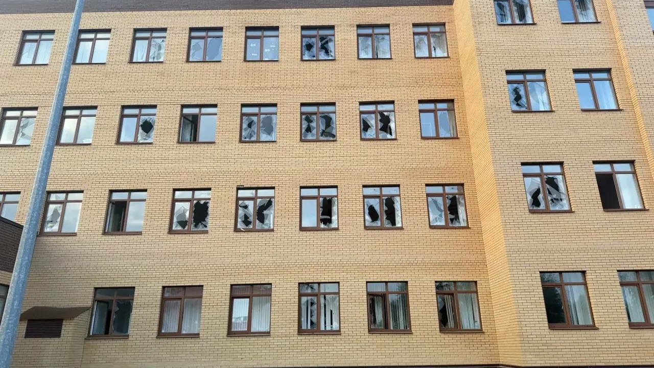 В поликлинике и «Магните» выбило окна при падении БПЛА в Павловском Посаде: фото