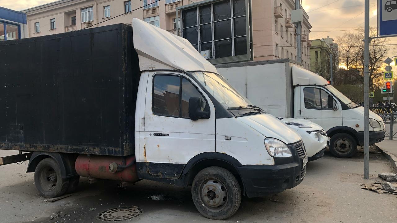 Водитель «Газели» выехал на тротуар и насмерть снес бабушку на Краснопутиловской