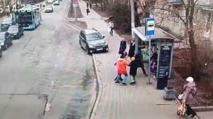 Близняшки и их мать до сих пор восстанавливаются после ДТП на остановке в Пушкине