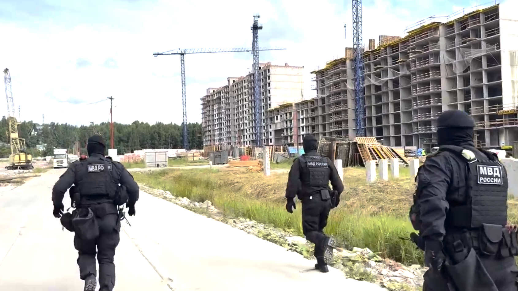 На стройке в деревне Порошкино нашли 16 мигрантов-нелегалов