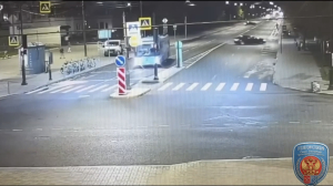 Появилось видео с водителем Lexus, влетевшим в остановку на Крестовском: сколько человек пострадало