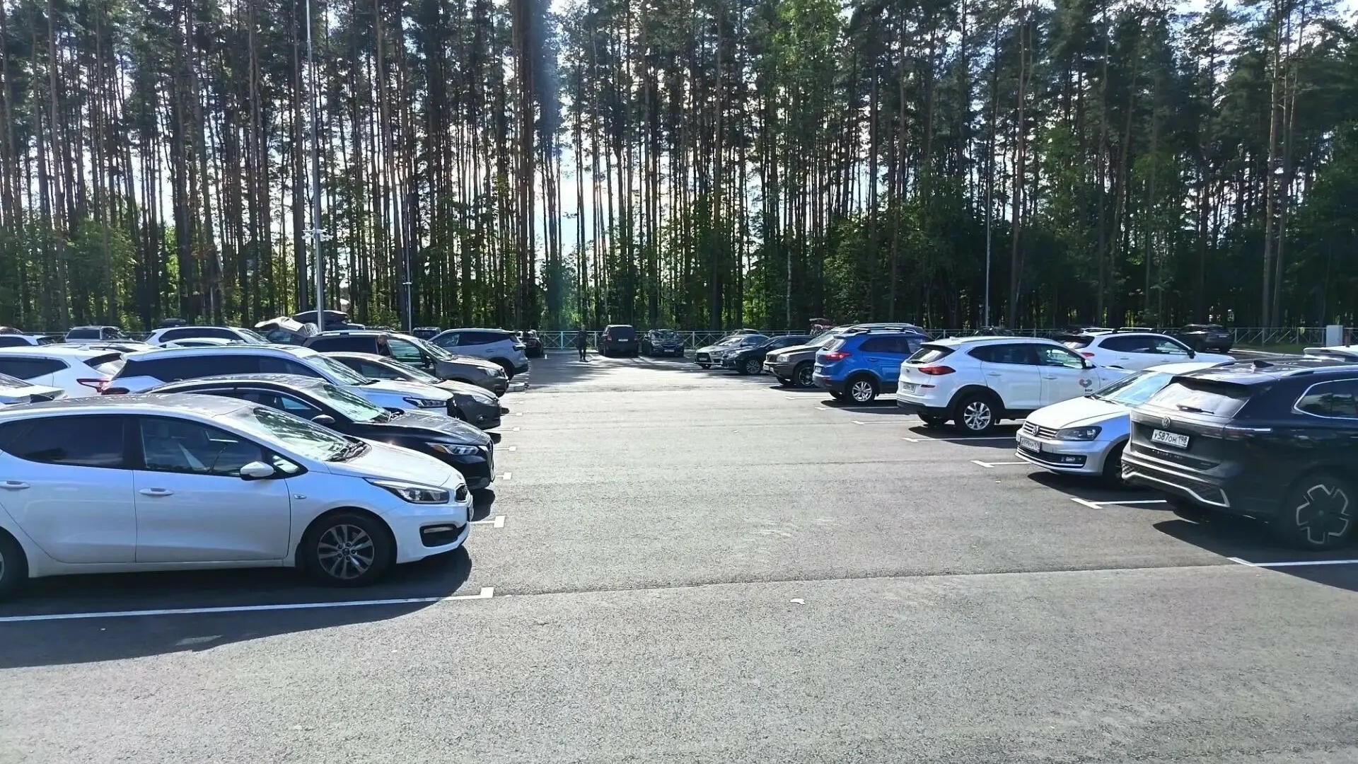 На парковке у онкоцентра в Песочном продлят бесплатную стоянку